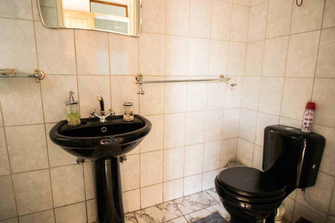 John-Lou'S One-Bedroom Apartment Windhoek Exterior foto