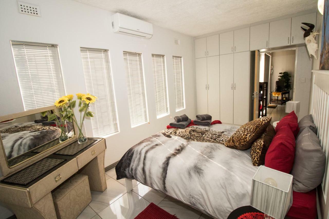 John-Lou'S One-Bedroom Apartment Windhoek Exterior foto